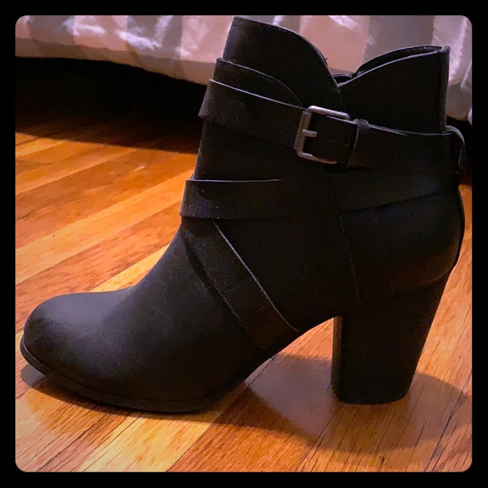 Size 10 Steve Madden Black Ankle Boots/Booties